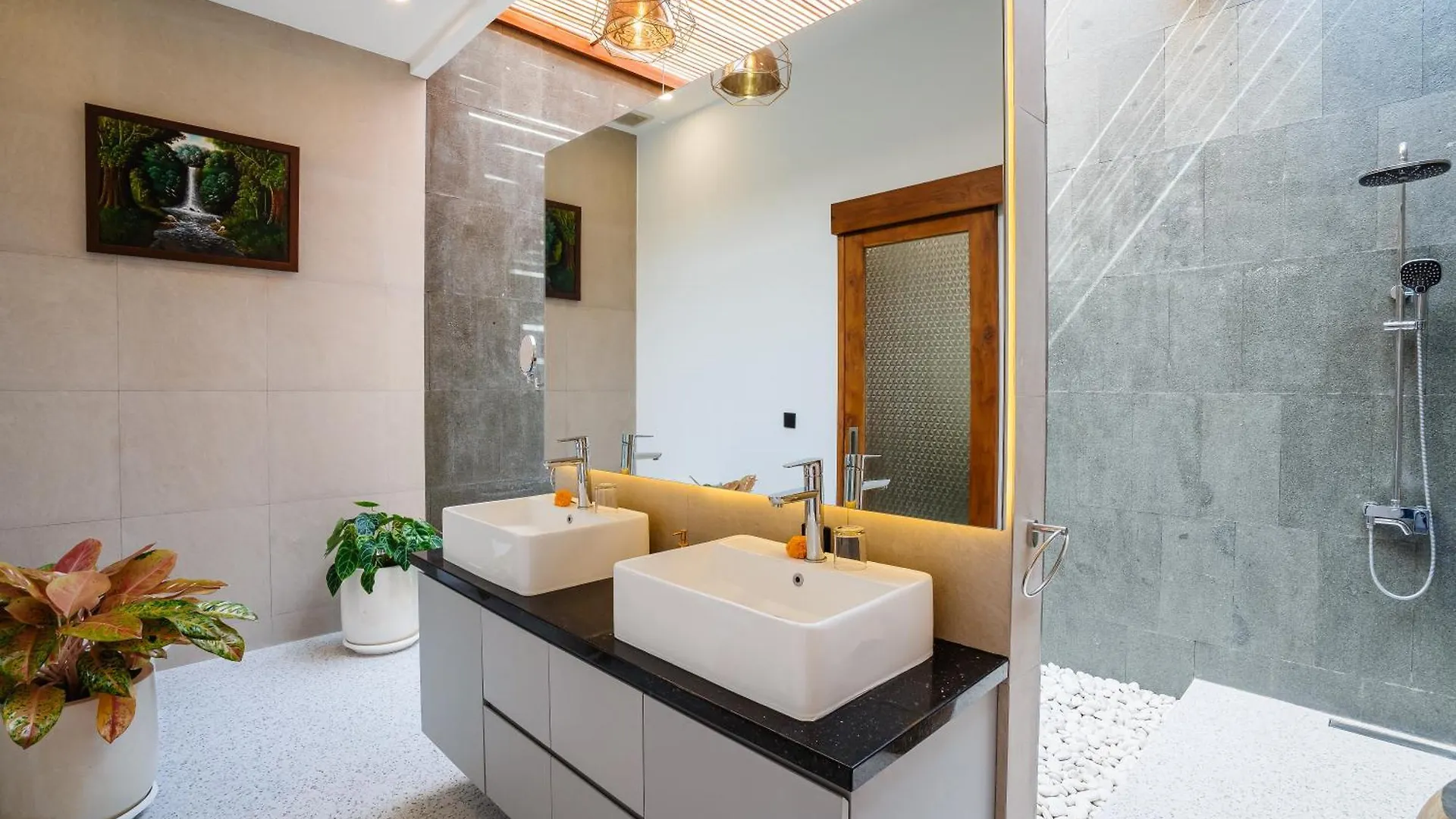 6 Bedroom High End Luxury Villa In Batu Belig, Seminyak Canggu  Canggu (Bali)