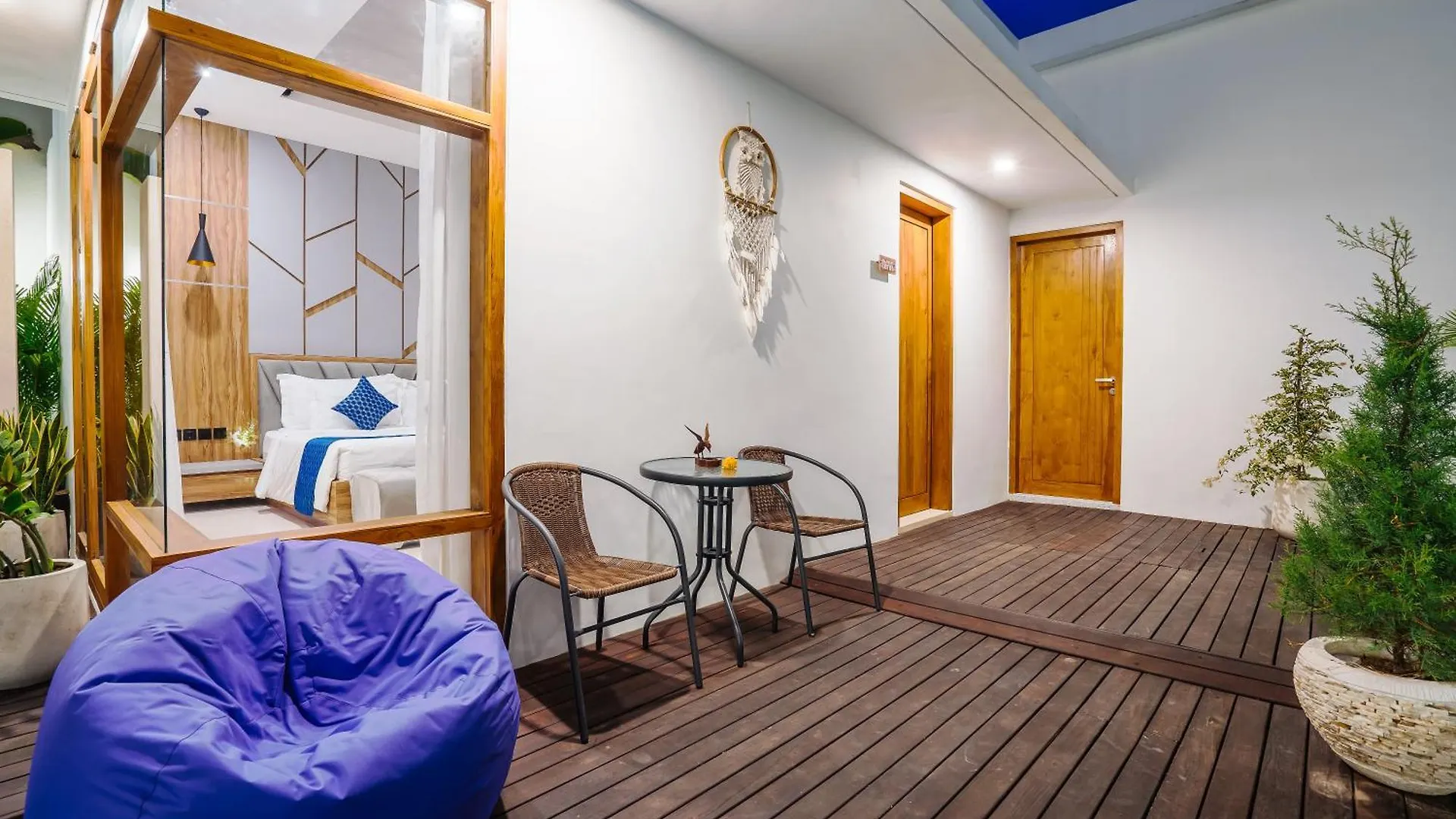 6 Bedroom High End Luxury Villa In Batu Belig, Seminyak Canggu