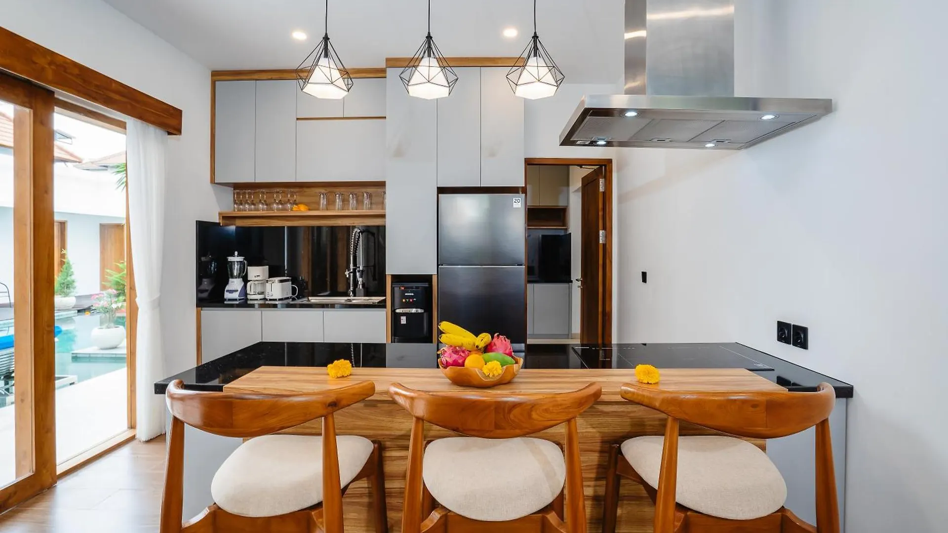 6 Bedroom High End Luxury Villa In Batu Belig, Seminyak Canggu  Canggu (Bali)