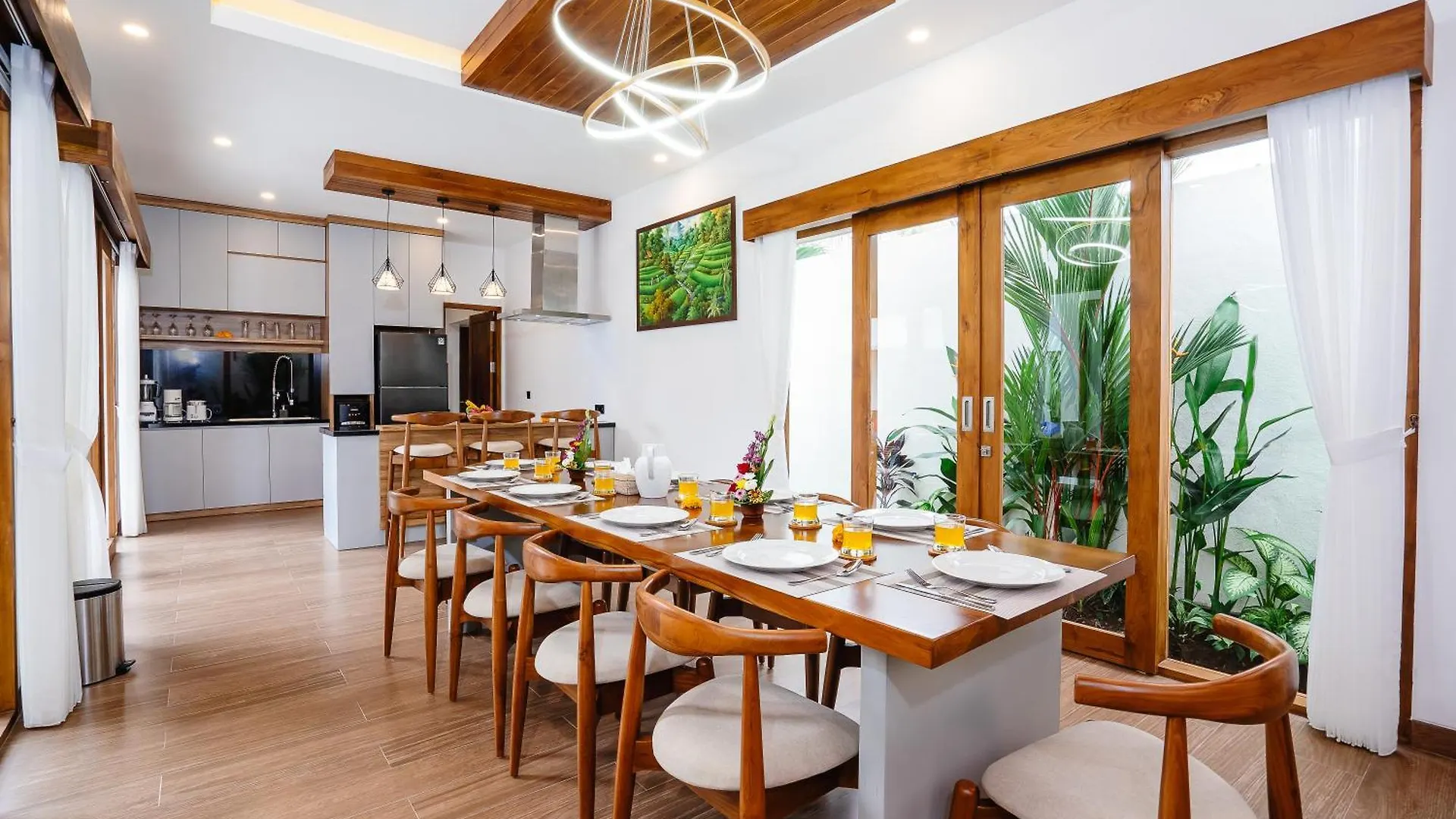 6 Bedroom High End Luxury Villa In Batu Belig, Seminyak Canggu  0*, Canggu (Bali)