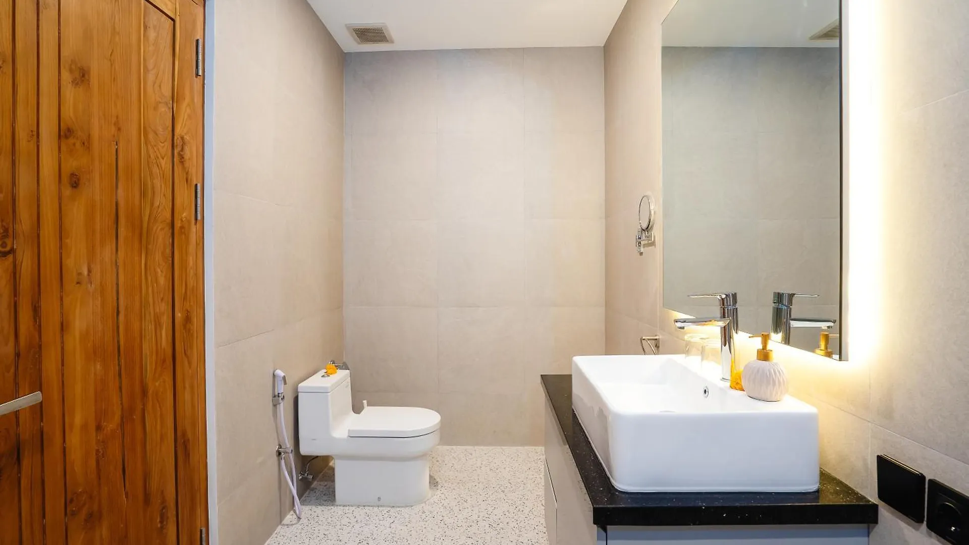6 Bedroom High End Luxury Villa In Batu Belig, Seminyak Canggu  Indonesia