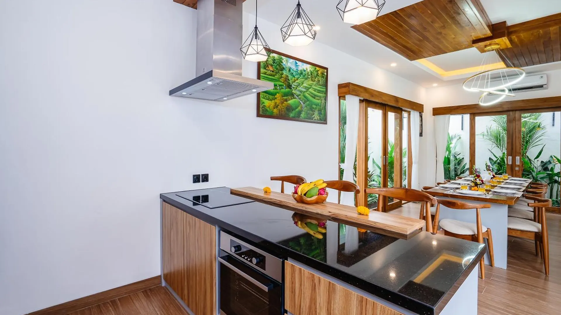 6 Bedroom High End Luxury Villa In Batu Belig, Seminyak Canggu  Indonesia