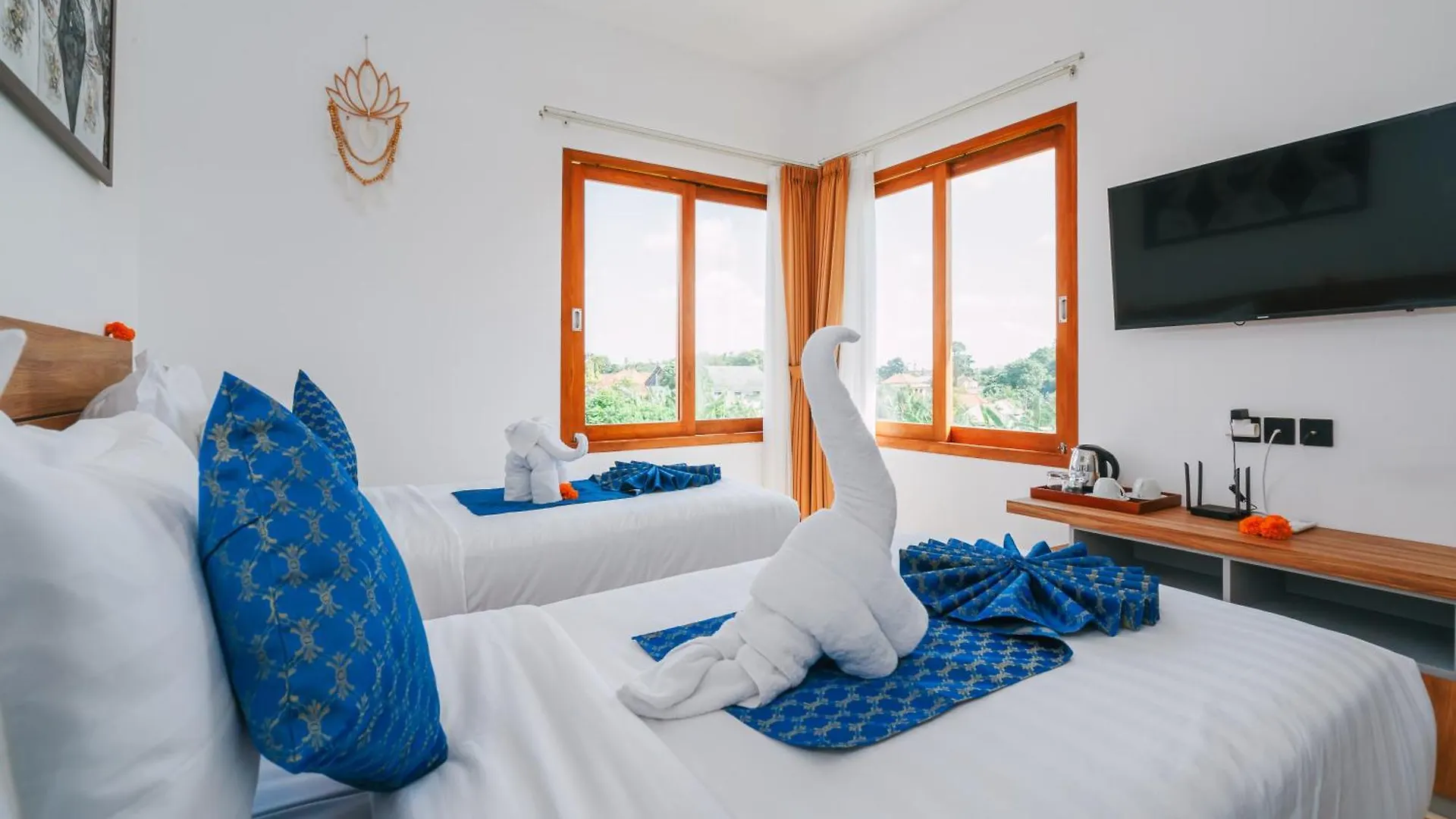 6 Bedroom High End Luxury Villa In Batu Belig, Seminyak Canggu  Indonesia