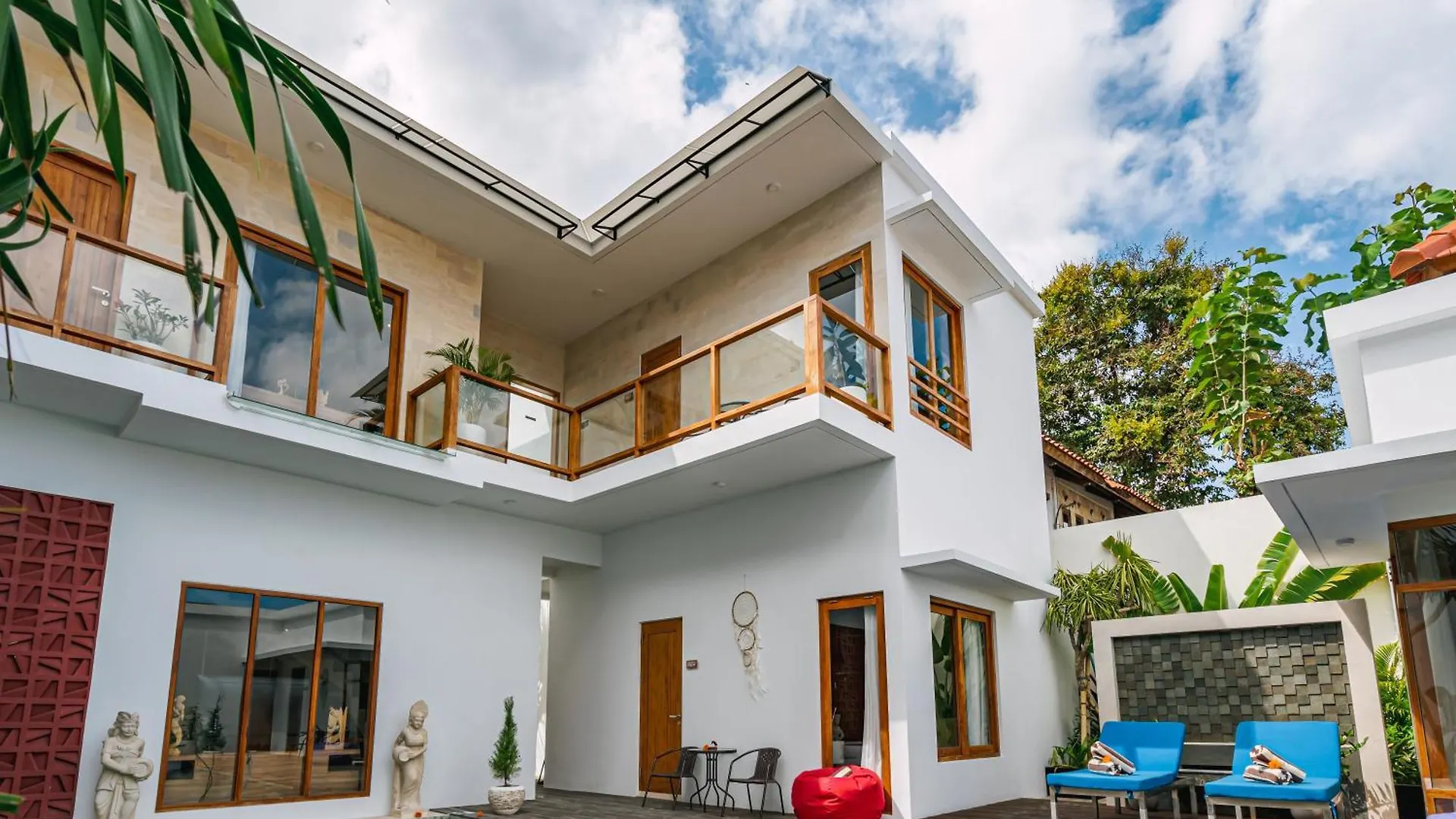 6 Bedroom High End Luxury Villa In Batu Belig, Seminyak Canggu